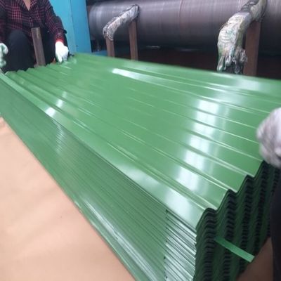 Крыша металла зеленого цвета PE 30-275g/M2 обшивает панелями RAL 9012 покрасила рифленые металлические листы